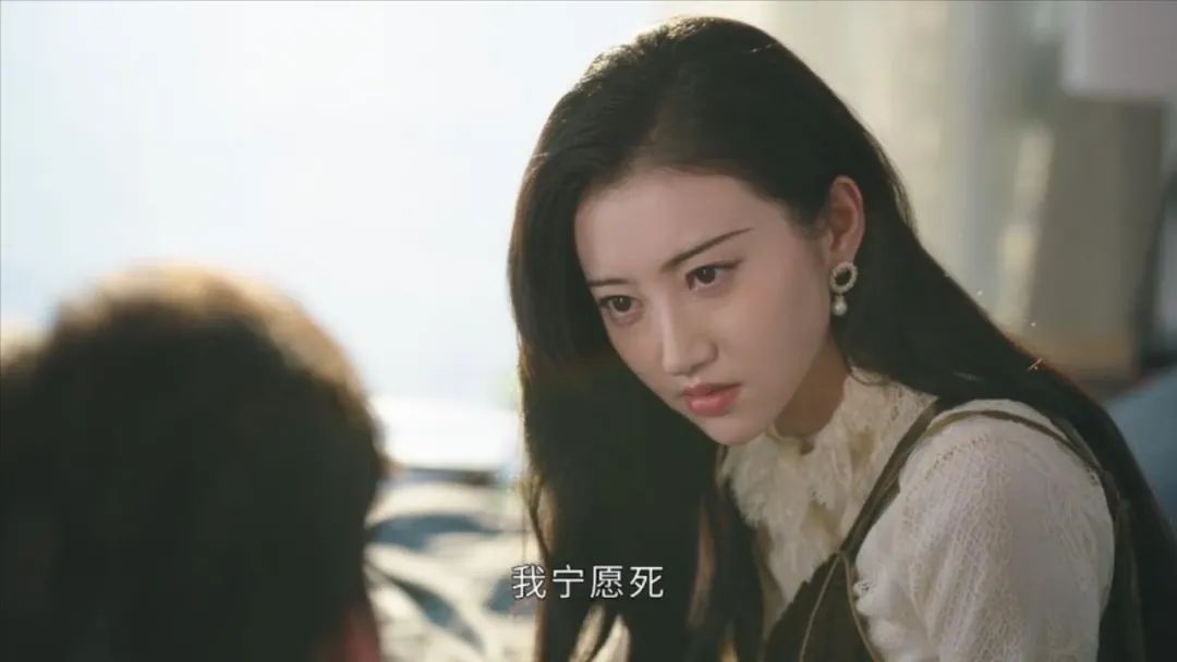 Take 19 champion repeatedly, "Hold in both hands red " 3 actors, " Si Teng " by what so " horizontal " ? 