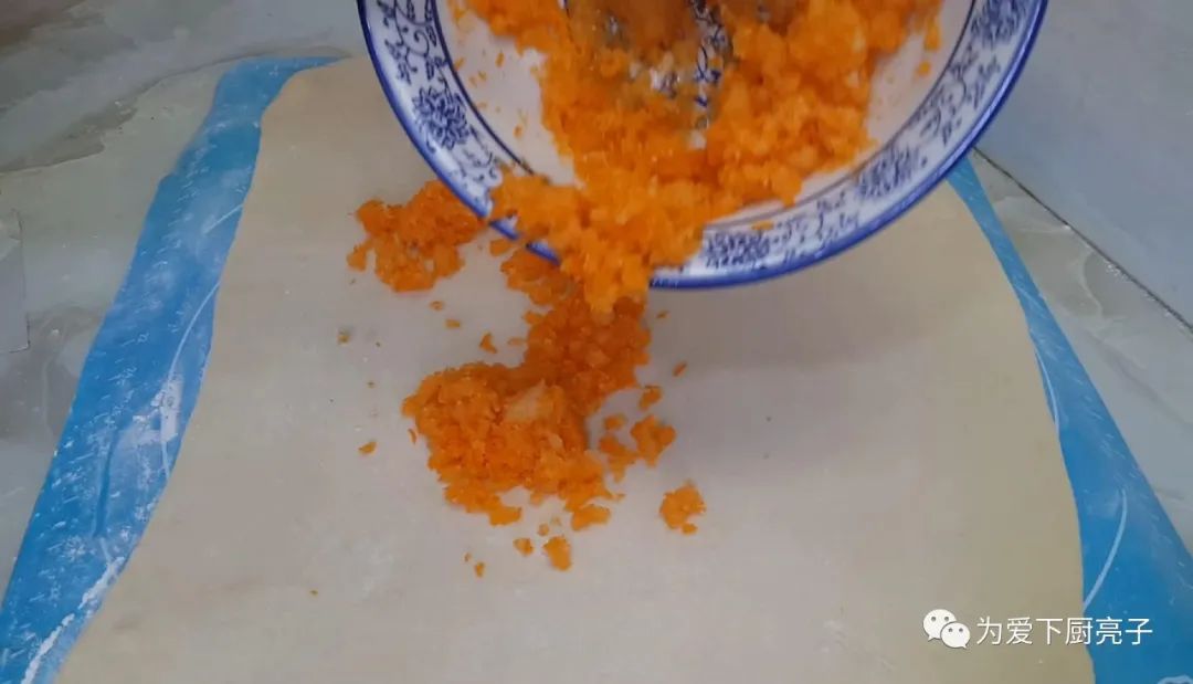 2个鸡蛋，半斤面粉，不蒸馒头不烙饼，酥到掉渣，看着就流口水了