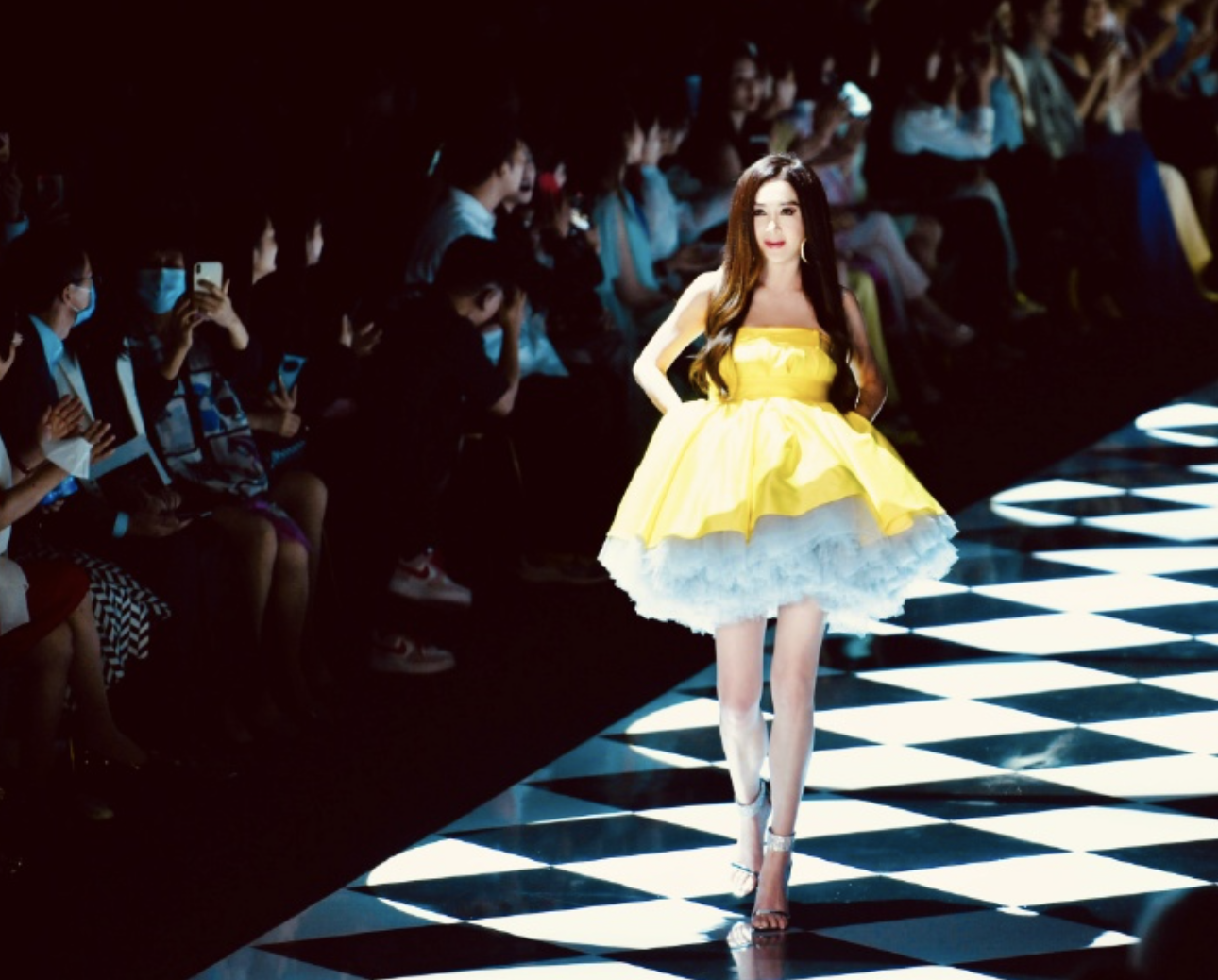 10位星二代小公主走秀，個個都是精緻萌娃，顏值氣場比父母還能打