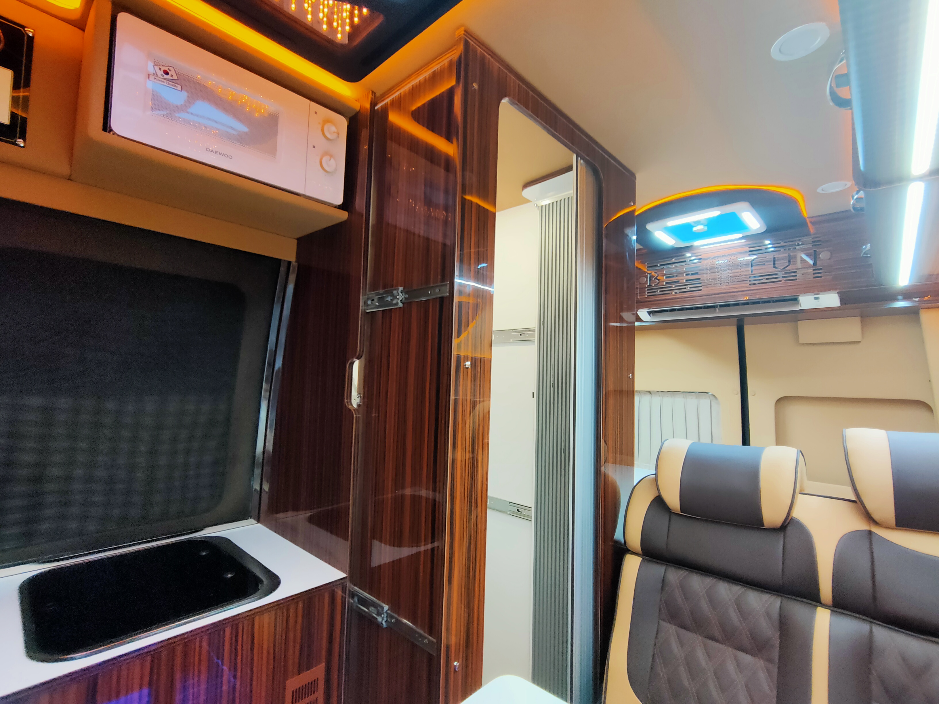 48V房车电路系统加持，趣蜂福特全顺新世代商旅房车最新款发布