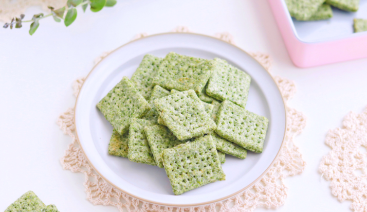 一掰就碎的海苔苏打饼干，美味又健康，学会自己在家做