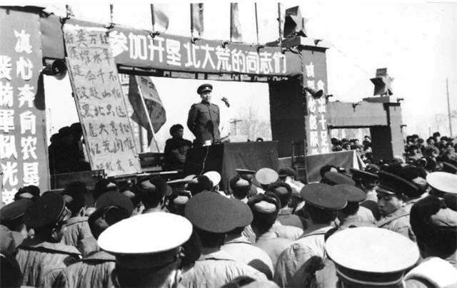 开国上将王震：新疆重生的大功臣