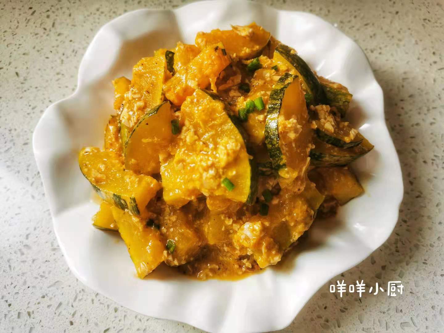 秋天吃南瓜健脾养肺，分享南瓜的新吃法，做法简单，味道咸鲜独特