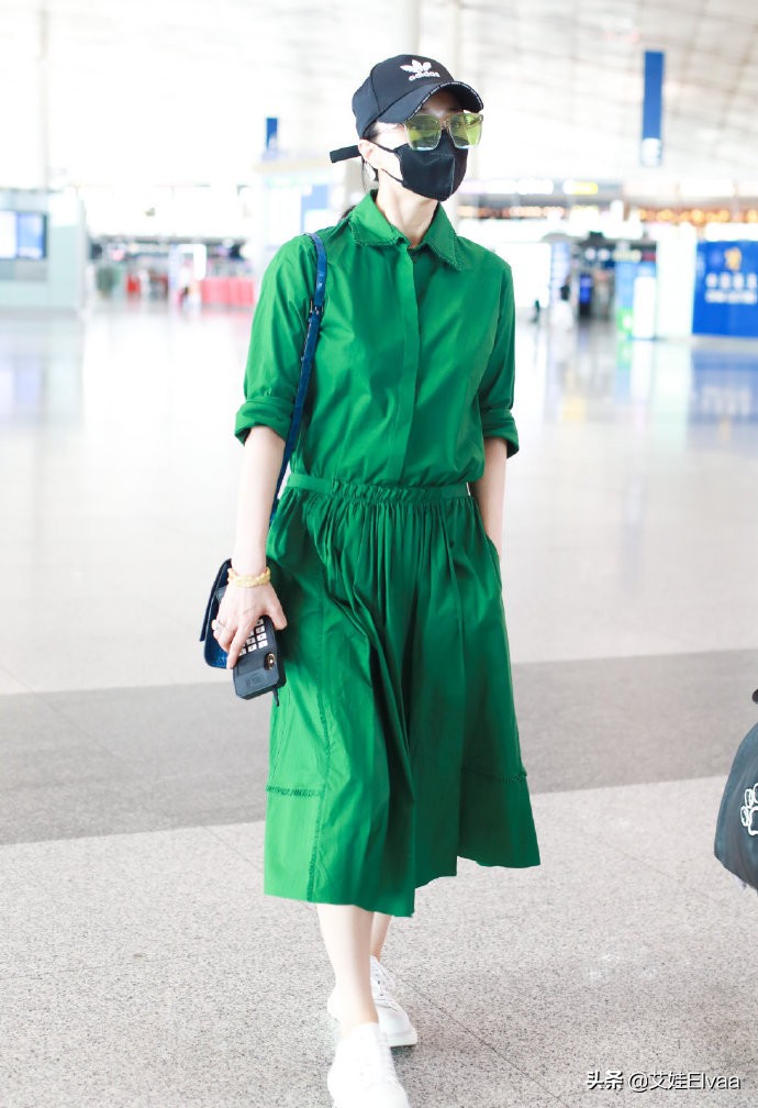 范冰冰这次失手了，绿色长裙112斤穿出122斤，看