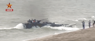 泰军大喜！中国两栖突击车到货画面曝光，泰国陆军：要买就买全套