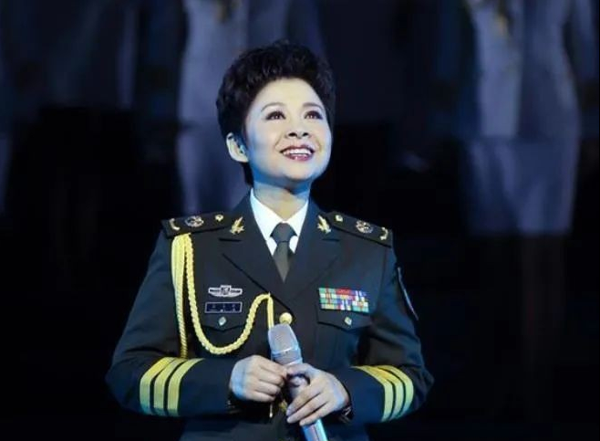 13次登春晚，唱红《十五的月亮》，58岁续写《春