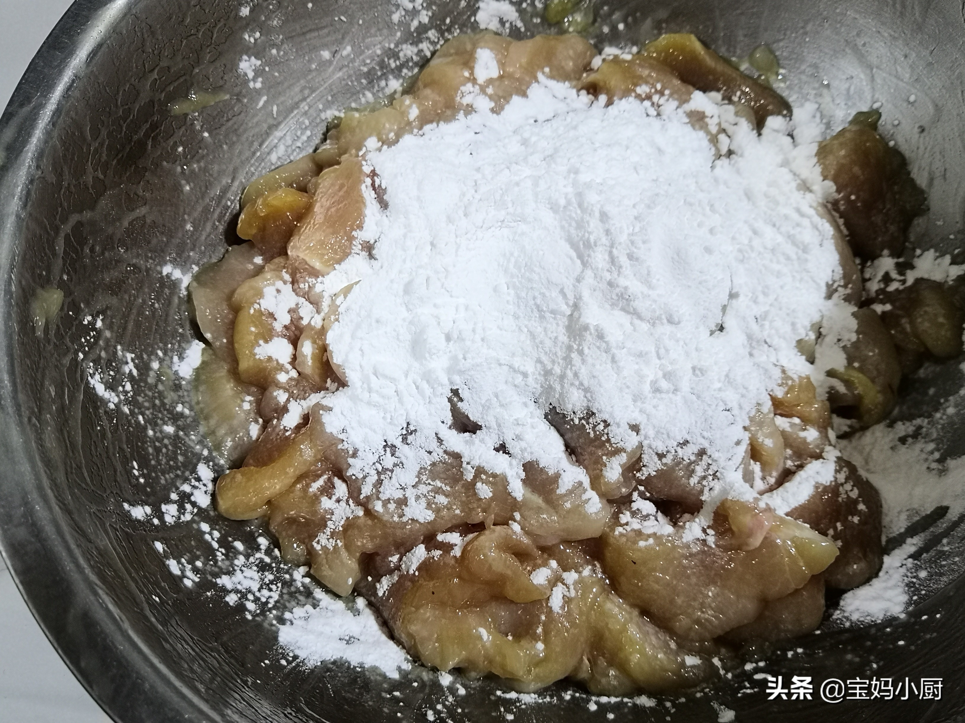 鸡胸肉这样做，能当零食能当下酒，12块钱能做两大盘，可香了