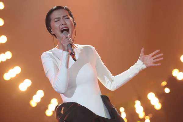 《乘风破浪的姐姐》开播，一己之力挑战全网选