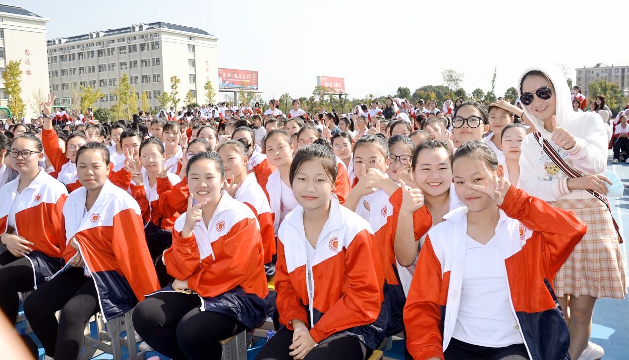湘北女校：1800名学子健美操赛秀风采
