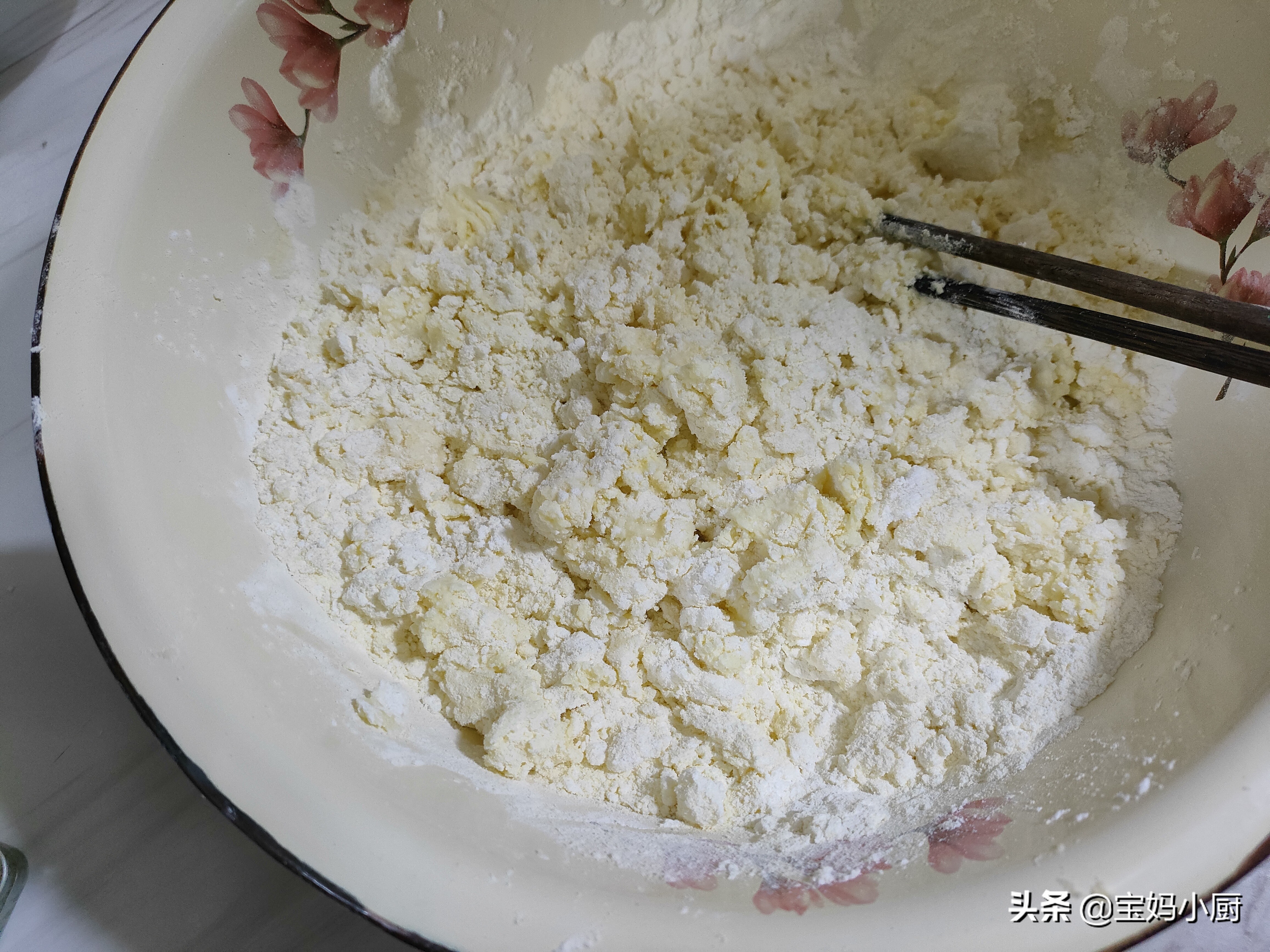 玉米面和它一起烙饼，软软糯糯的还好吃，做法简单，营养补得足足