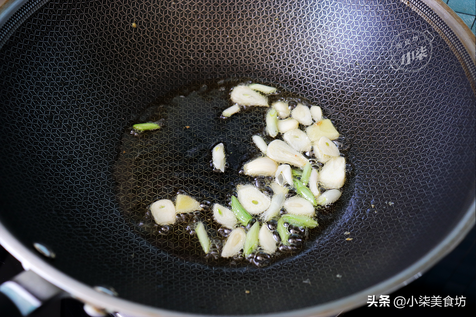 炒西蘭花，最忌焯水和直接炒，教你一個訣竅，脆嫩入味營養不流失