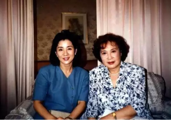 100岁的秦怡，满头白发仍美丽，婚姻家庭不幸，她是如何保养的
