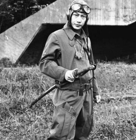 老照片：图1挺着大肚子的慰安妇，图5这才是真实的日本人的军队