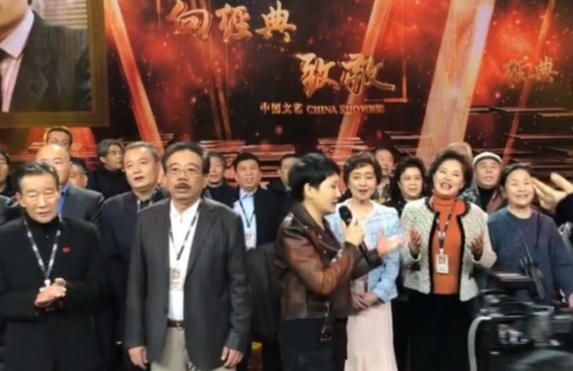 《渴望》剧组30年再聚首：她9次错过刘慧芳，才