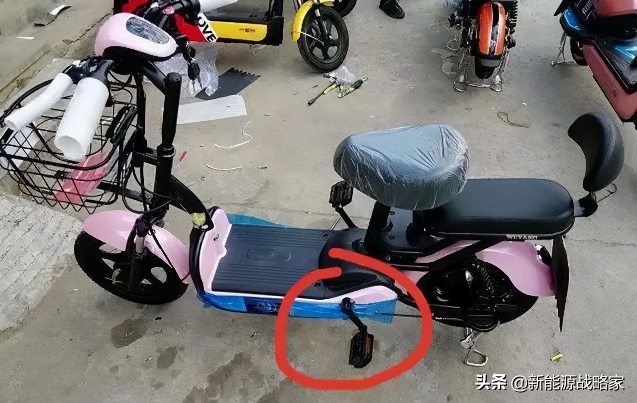电动车上路，除了戴头盔，还要准备哪些东西？