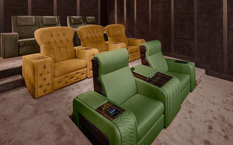 挥金如土的有钱人，喜欢在家玩什么？