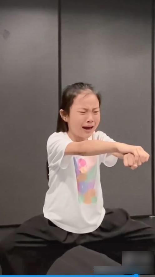 哭喊太惨的甜馨“坑惨”亲妈？李小璐面临新一波“讨伐”冤不冤？