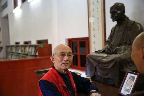 87岁的济公游本昌：被封杀20年，晚年赔光家产，被人说成“疯了”