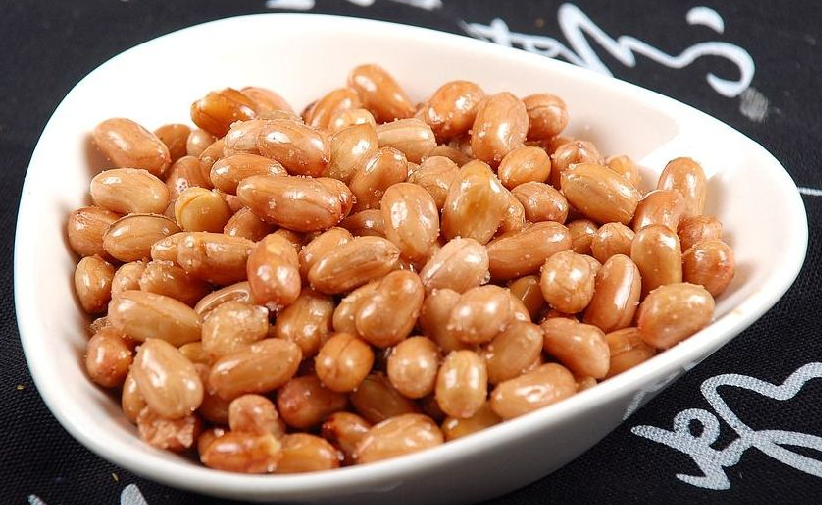 炸花生米，下油锅前多做一步，花生米不易糊更酥脆，比直接炸好吃