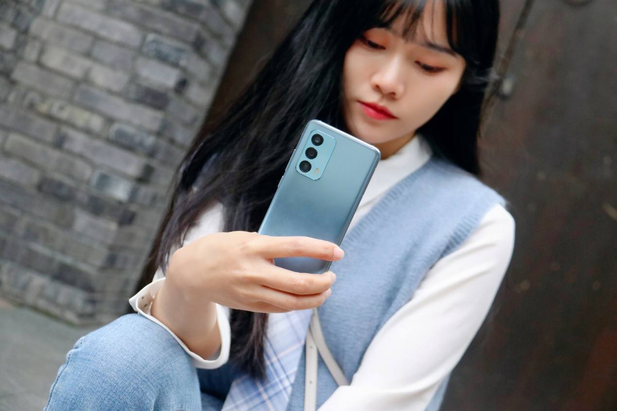 小屏旗舰的惊艳：安全纯净系统，魅族18真机上手详测