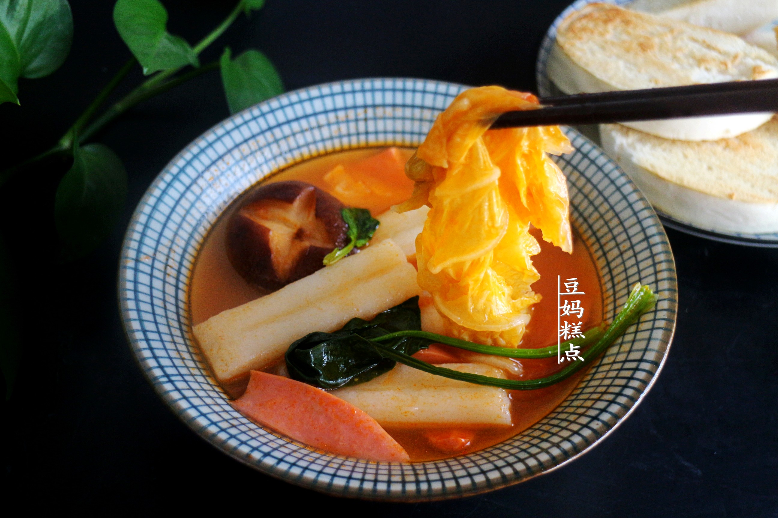 天冷了，用西紅柿煮蔬菜濃湯，酸香開胃，兒子每次2大碗