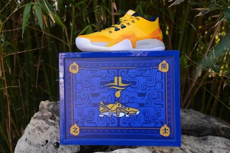 300双球鞋引发的商机！这个店铺年销过亿，还引来海外代购