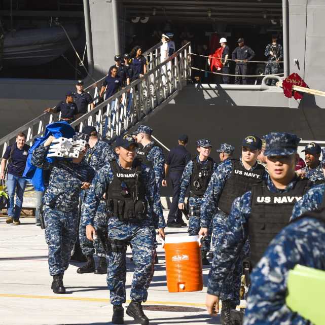 这件事情让人看清美军！军营内也能我行我素，