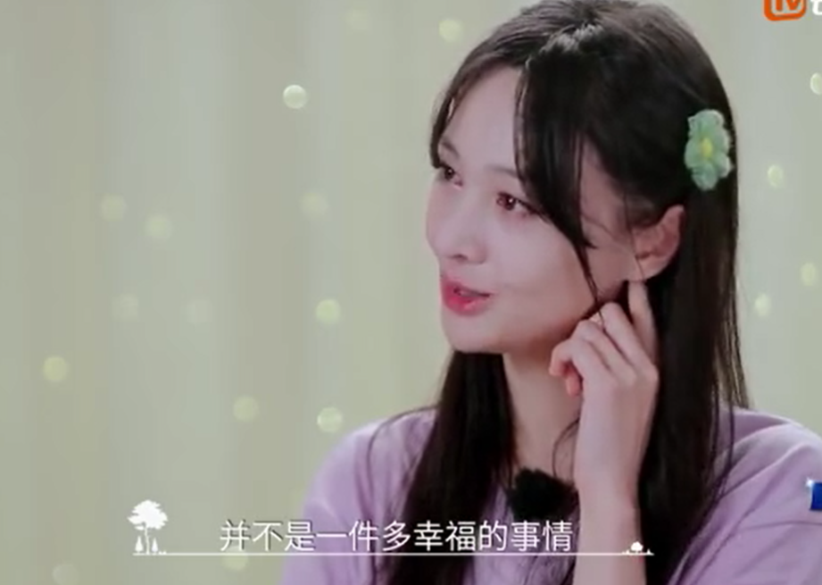 郑爽落泪自称太懂事，镜头背后却总在搞事情，魏晨一语道破真相