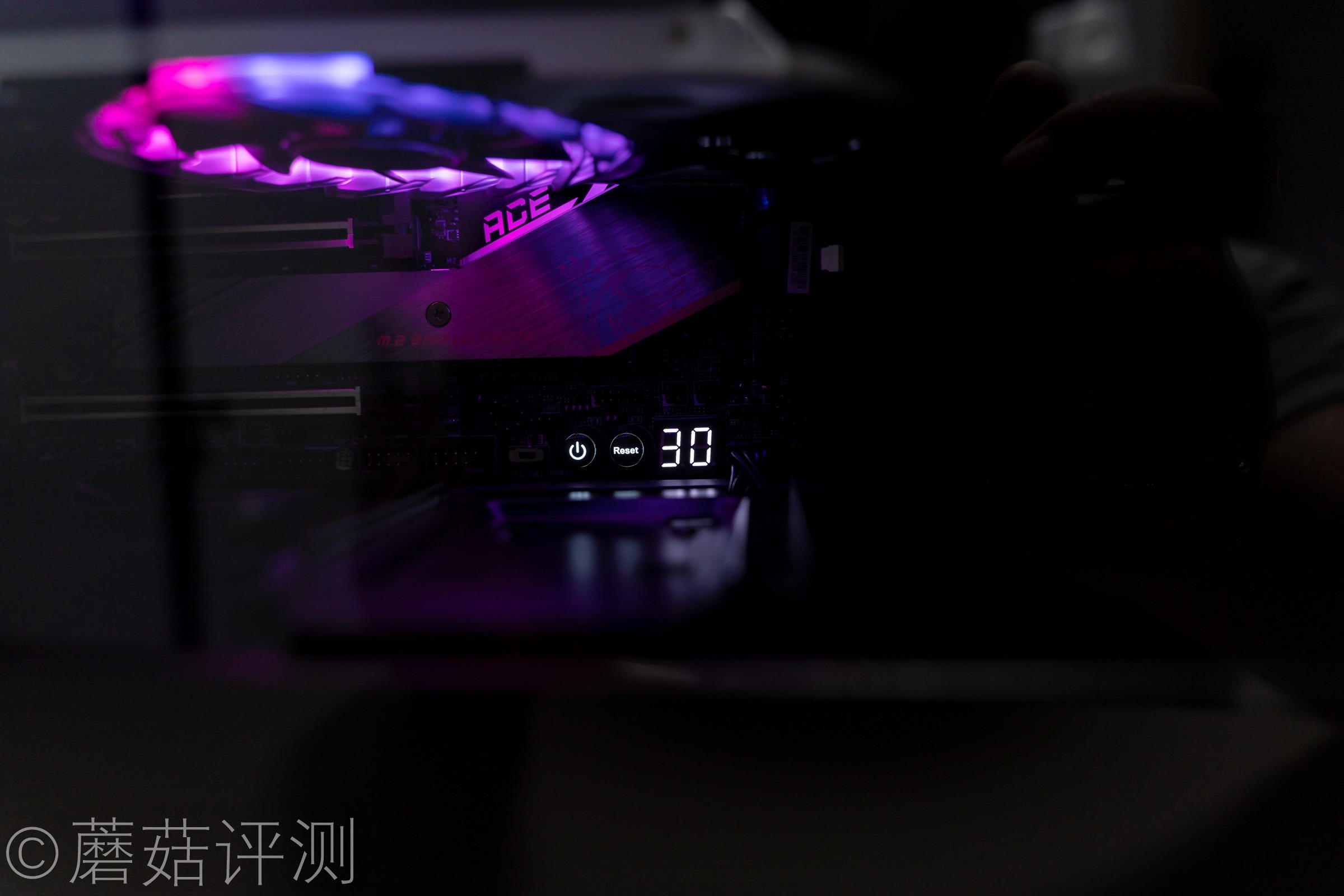 原来整机还可以这样装！微星MAG幻彩佩龙斧I9 10900K主机 拆解评测