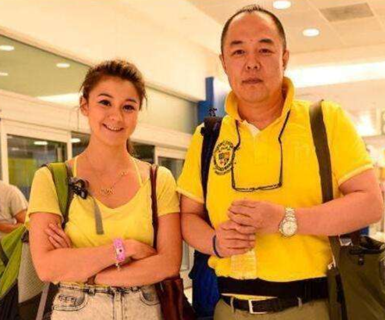 有種“混血兒”叫張鐵林女兒，顏值超高似仙女，連名字都仙氣十足