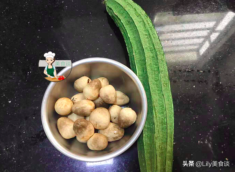图片[4]-草菇炒丝瓜做法步骤图 常给孩子做一盘不够吃-起舞食谱网