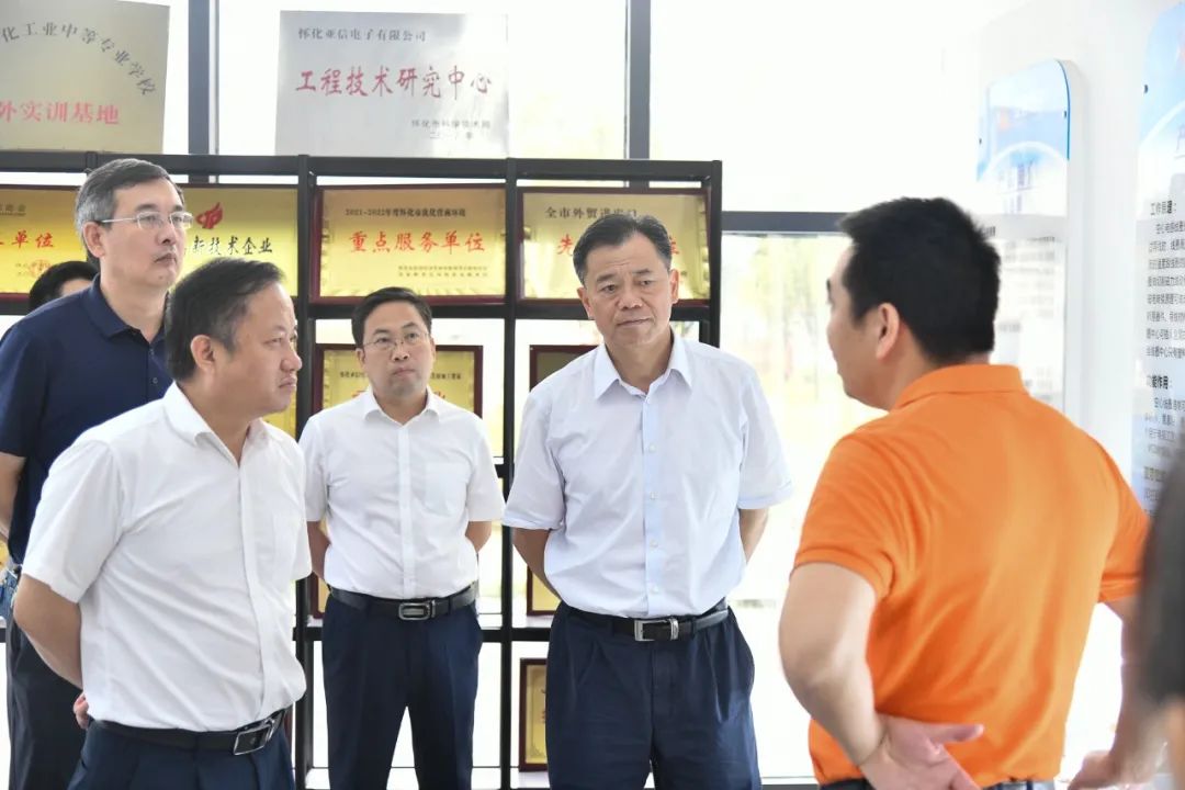 石希欣在怀化高新区经开区调研时指出 转理念转机制转方式 跑出产业发展“加速度”