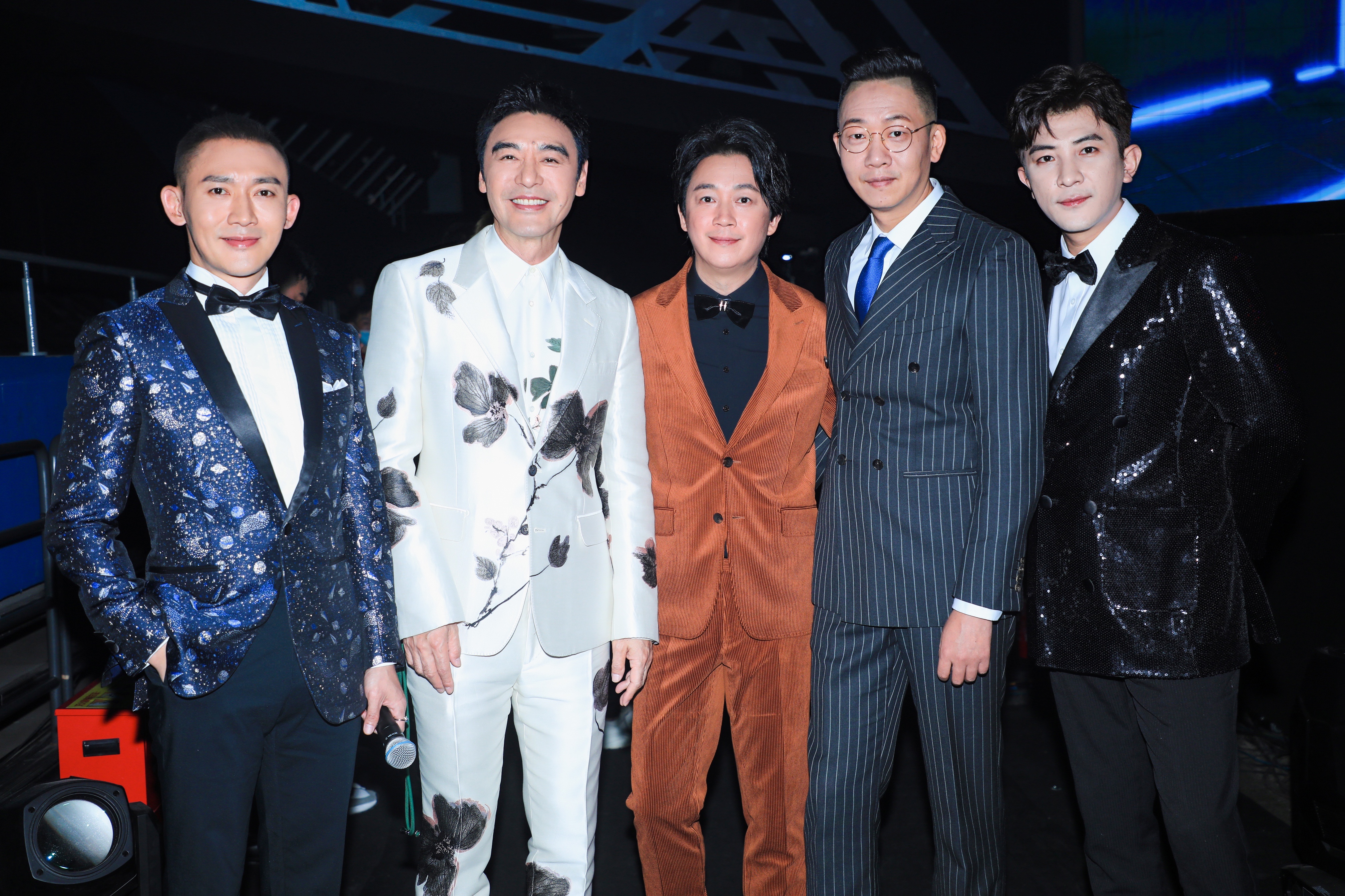 钟镇涛周深双11晚会disco老舅和新晋唱跳歌手约尬舞