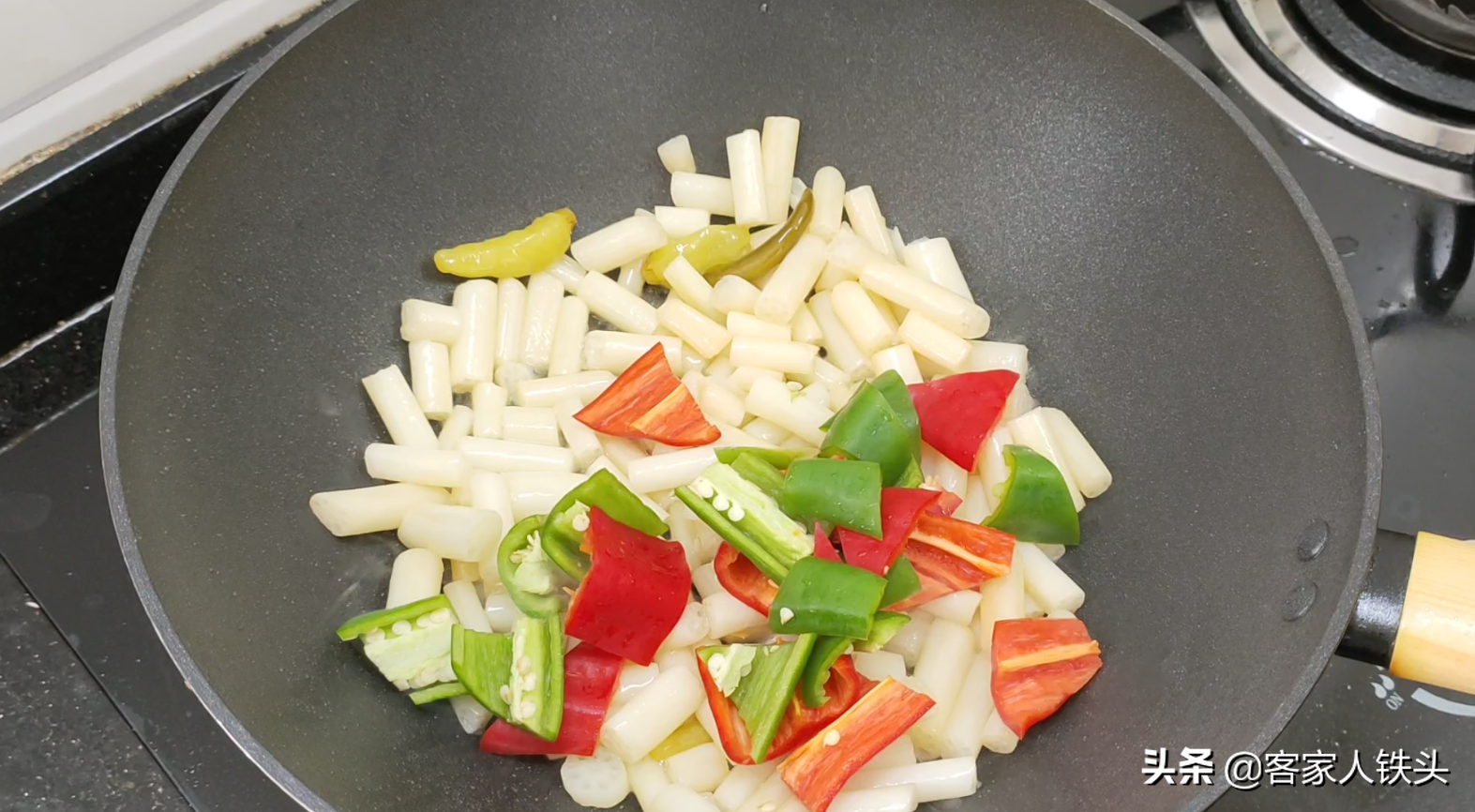 廣東人做肥腸確實好吃，掌握好3步，爽口不韌，孩子也越吃越愛吃