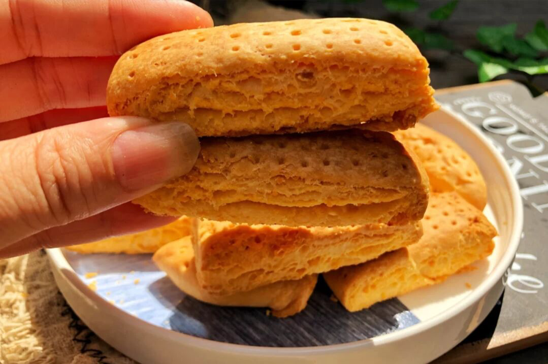免打发，酥掉渣的蛋黄饼干，一次就能成功，比买的好吃百倍