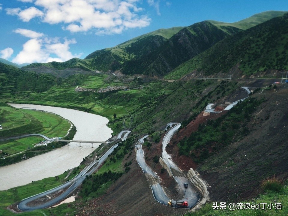 藏北高原，一道神秘峡谷开山劈水，造出绝美“小江南”，不可思议