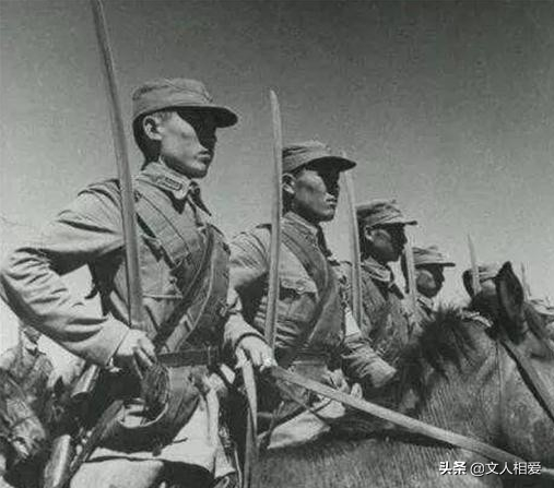 国军团长起义被下属谋害，中18刀加一枪不死，授