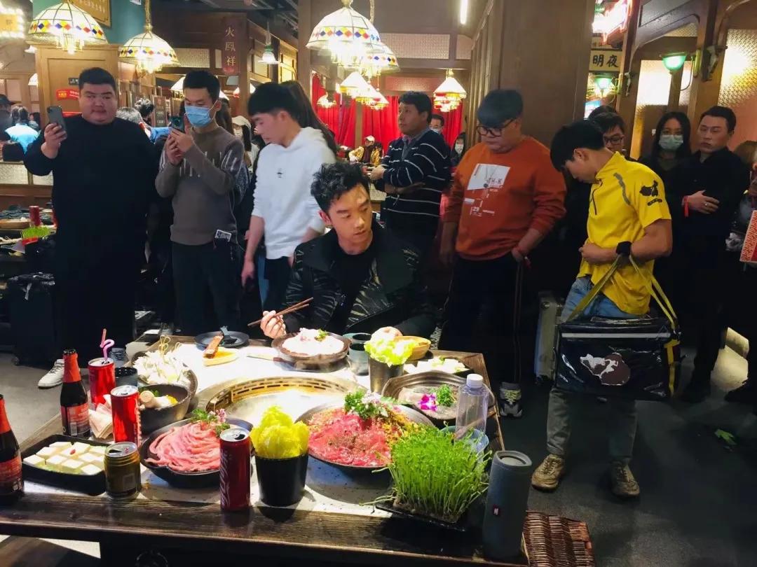 陳赫鄭愷扎堆火鍋加盟：暴賺數億加盟費，假創業真圈錢