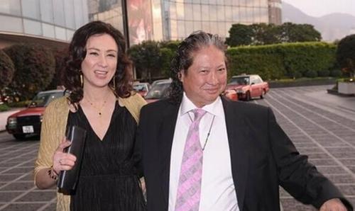 賭王去世后洪金寶又“暴瘦”到脫相，頭發(fā)花白只能靠輪椅生活