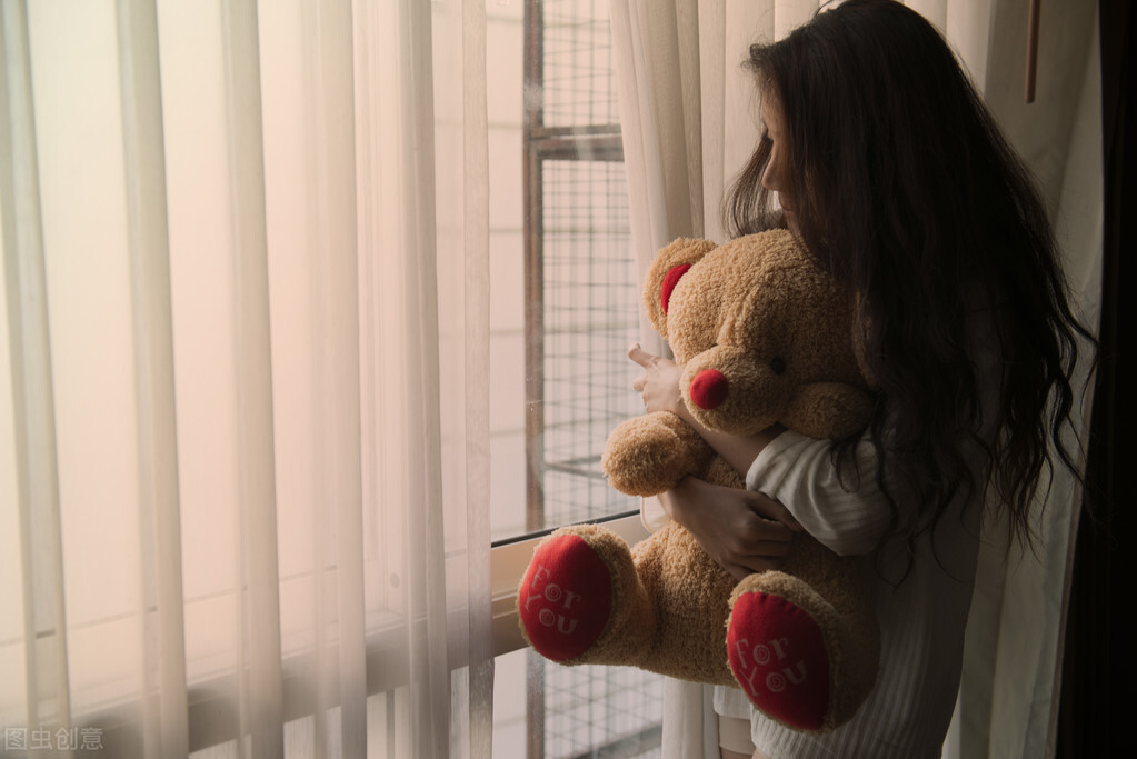 心理學：缺愛的人，都有這三個特征，他們其實很難相處