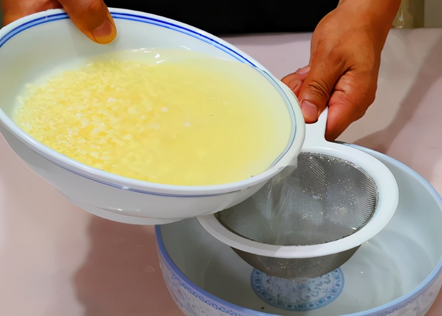 炸蒜蓉，别直接炸蒜末！牢记3要点，蒜蓉不苦不发黑，香浓味道好