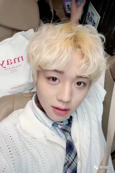 感觉在演艺界也不是很常见长相类型的男团爱豆