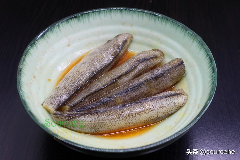 天冷就饞砂鍋煲，魚肉和土豆燉一燉，鮮香味美，熱乎乎很暖胃