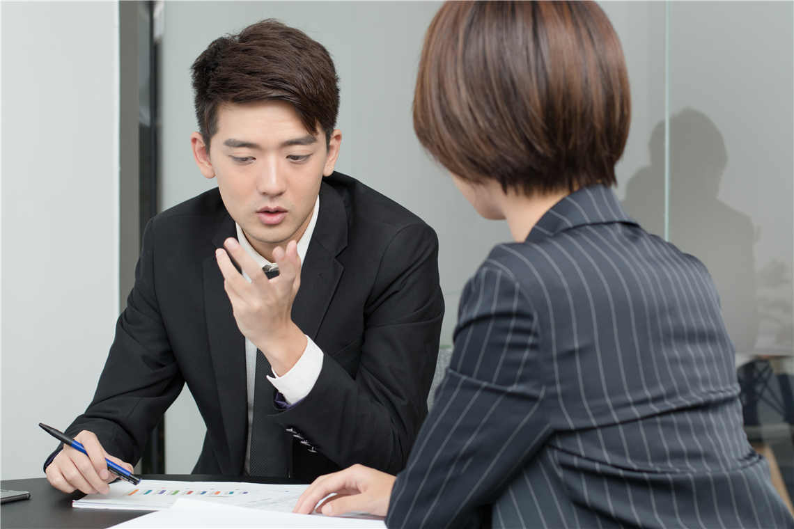 小白要求月薪六千，面试官爽快答应，入职后发现再多给三千也亏