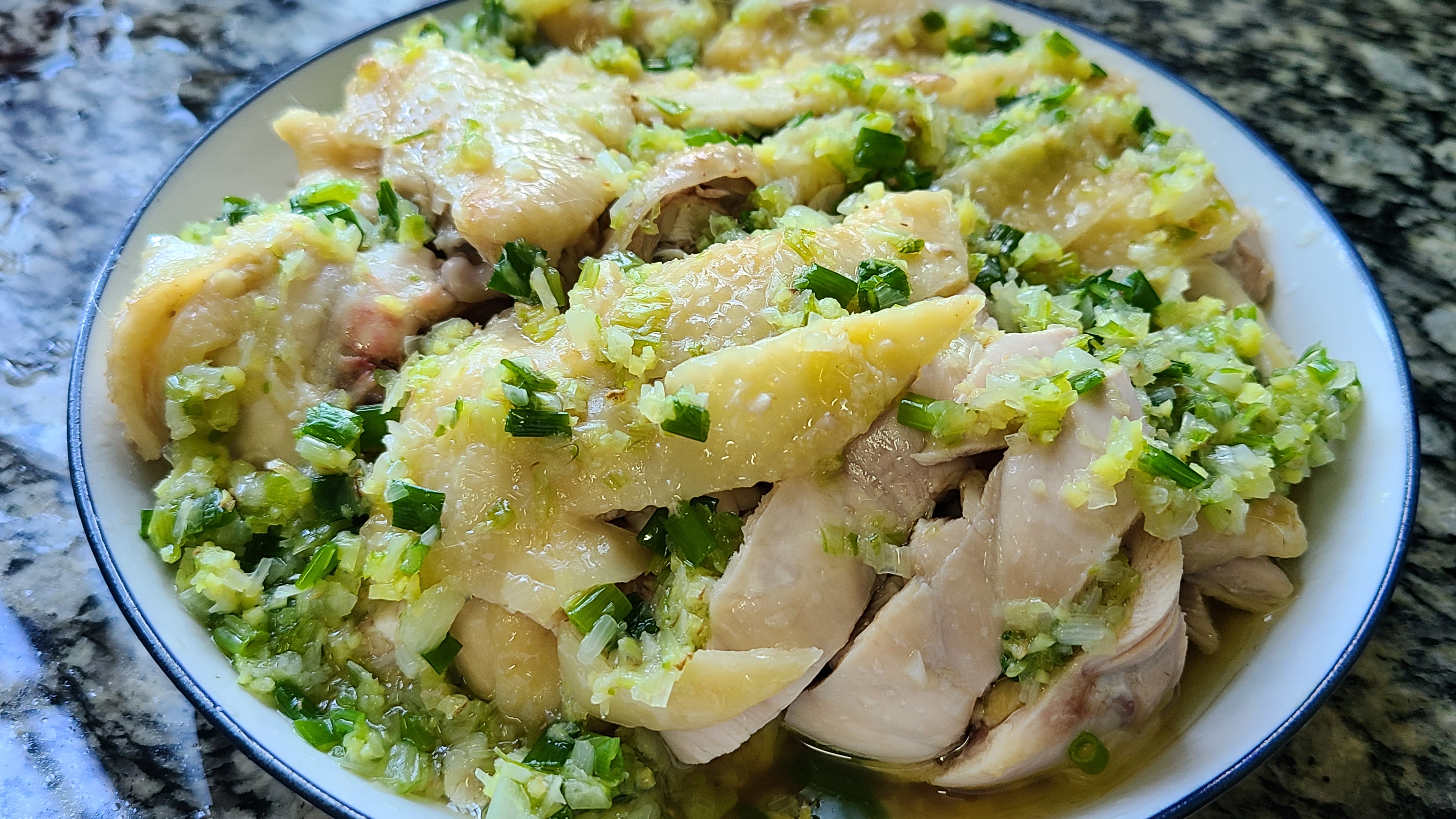 葱油鸡，做法简单又好吃的一道广东美食，20分钟就能做好