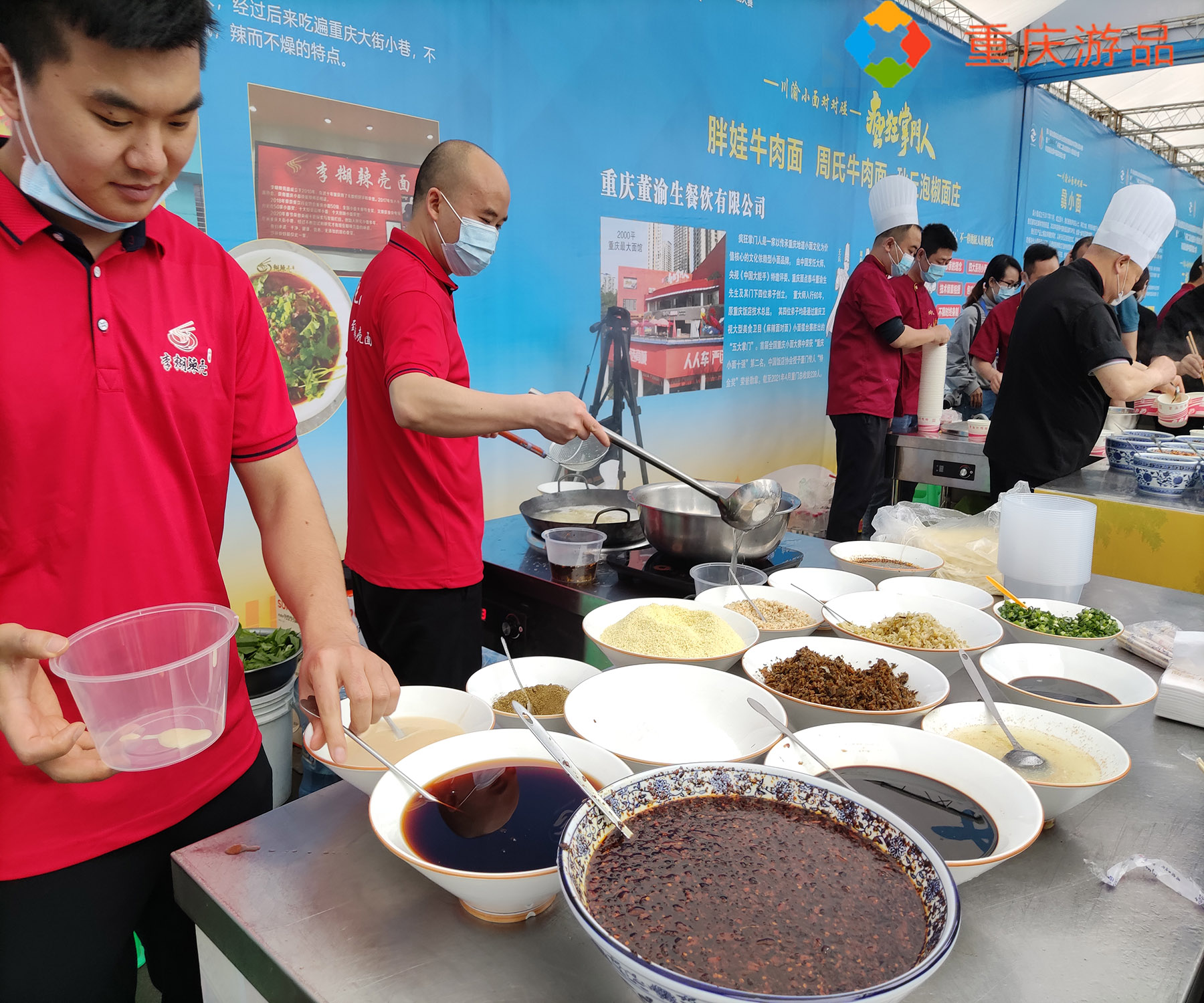 重庆小面再次摆擂PK，983名选手报名参赛，“满汉全席”大饱眼福