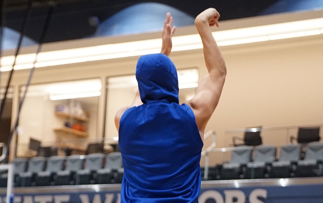 470天后首次合練！ 湯普森終於回來了，科爾評價：他的移動很好