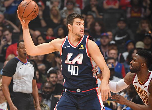 24岁NBA魔兽，手握9位数合同，娶1米90极品白富美，堪称人生赢家