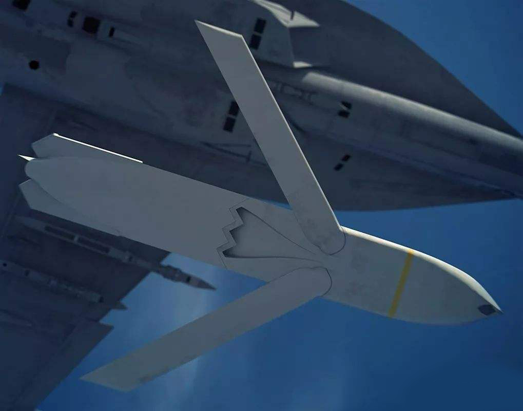 美国再购世界最强反舰导弹，一枚可致辽宁舰瘫