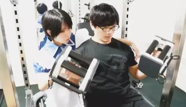 日本"女仆"健身房火了，满场丰胸翘臀，